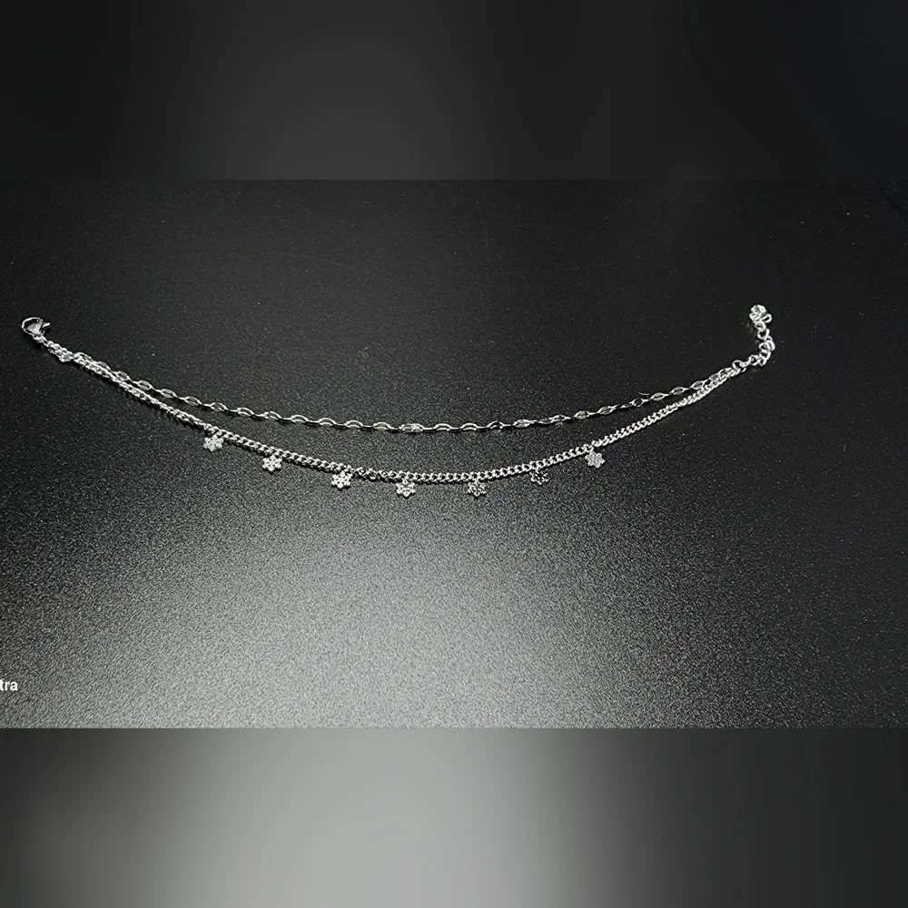 Elegant Silver Foot Bracelet with Floral Accents - Picture 3 of 5